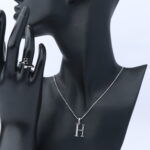 عقد فضة مع خاتم  حرف نسائي عيار 925